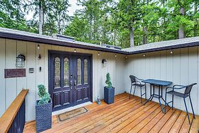 Anderson Island Home w/ Deck: Steps to Lake!