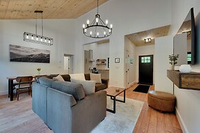Secluded Wilmington Cabin: Fire Pit & Grill