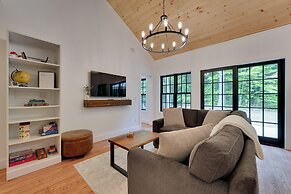 Secluded Wilmington Cabin: Fire Pit & Grill