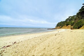 Moss Beach Oceanfront Retreat ~ 20 Mi to San Fran!