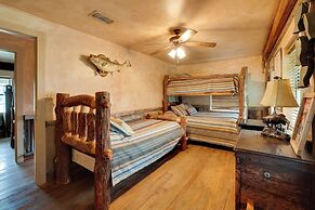 Rural Texas Villa w/ Hot Tub - Horses Welcome!