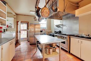 Rural Texas Villa w/ Hot Tub - Horses Welcome!