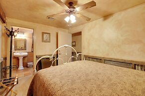 Rural Texas Villa w/ Hot Tub - Horses Welcome!