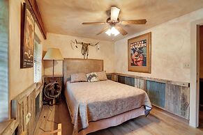 Rural Texas Villa w/ Hot Tub - Horses Welcome!