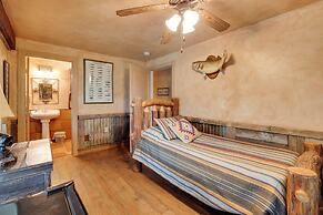 Rural Texas Villa w/ Hot Tub - Horses Welcome!