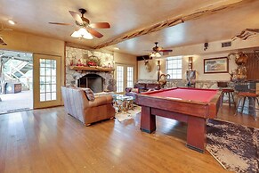 Rural Texas Villa w/ Hot Tub - Horses Welcome!