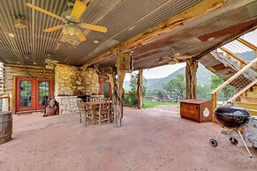 Rural Texas Villa w/ Hot Tub - Horses Welcome!