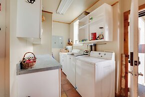 Rural Texas Villa w/ Hot Tub - Horses Welcome!