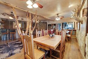 Rural Texas Villa w/ Hot Tub - Horses Welcome!