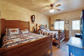 Rural Texas Villa w/ Hot Tub - Horses Welcome!