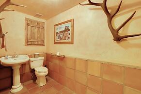 Rural Texas Villa w/ Hot Tub - Horses Welcome!