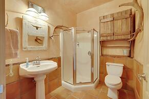 Rural Texas Villa w/ Hot Tub - Horses Welcome!