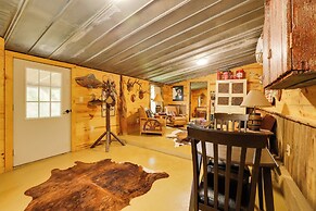 Rural & Horse-friendly Cabin ~ 24 Mi to Bandera!