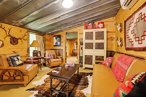 Rural & Horse-friendly Cabin ~ 24 Mi to Bandera!