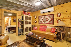 Rural & Horse-friendly Cabin ~ 24 Mi to Bandera!