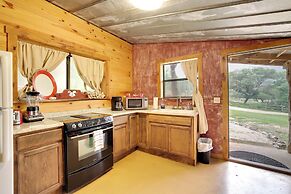 Rural & Horse-friendly Cabin ~ 24 Mi to Bandera!