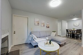 North Highlands Condo ~ 11 Mi to Dtwn Sacramento!