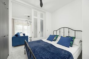 Warsaw Apartment by Renters Prestige