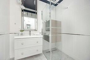 Warsaw Apartment by Renters Prestige