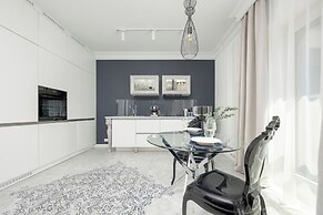 Warsaw Apartment by Renters Prestige