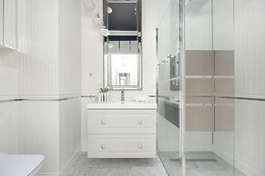 Warsaw Apartment by Renters Prestige