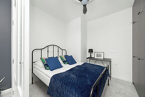 Warsaw Apartment by Renters Prestige