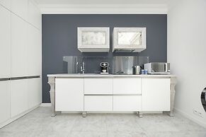 Warsaw Apartment by Renters Prestige