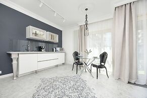 Warsaw Apartment by Renters Prestige
