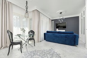 Warsaw Apartment by Renters Prestige