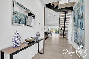 Chic 3BR w/ Pool Near Las Olas Blvd & Beach