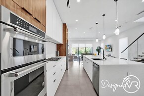 Chic 3BR w/ Pool Near Las Olas Blvd & Beach