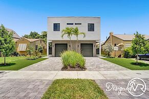 Chic 3BR w/ Pool Near Las Olas Blvd & Beach