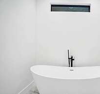 Chic 3BR w/ Pool Near Las Olas Blvd & Beach