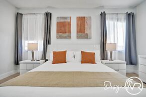 Chic 3BR w/ Pool Near Las Olas Blvd & Beach