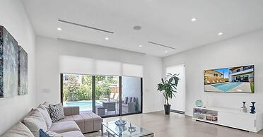 Chic 3BR w/ Pool Near Las Olas Blvd & Beach