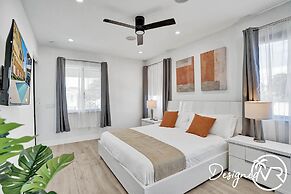 Chic 3BR w/ Pool Near Las Olas Blvd & Beach