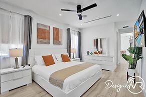 Chic 3BR w/ Pool Near Las Olas Blvd & Beach
