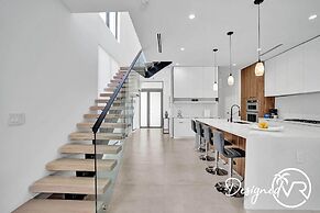 Chic 3BR w/ Pool Near Las Olas Blvd & Beach