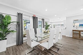 Peaceful 5BR -waterway Views & Private Heated Pool