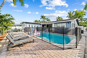 Peaceful 5BR -waterway Views & Private Heated Pool