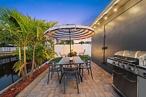 Peaceful 5BR -waterway Views & Private Heated Pool