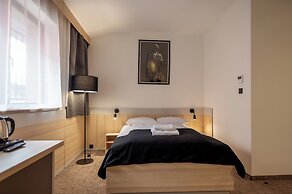 Hotel Dworski Galaktyczny Park