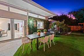 4BR Intracoastal Retreat With Pool, Games & More!