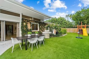 4BR Intracoastal Retreat With Pool, Games & More!