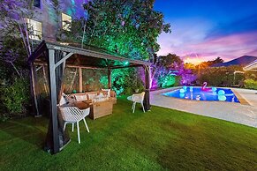 4BR Intracoastal Retreat With Pool, Games & More!