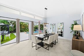 4BR Intracoastal Retreat With Pool, Games & More!