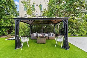 4BR Intracoastal Retreat With Pool, Games & More!