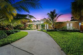 4BR Intracoastal Retreat With Pool, Games & More!