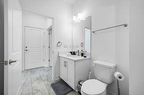 Luxury Modern Villa w/ Pool, Jacuzzi & Amenities!