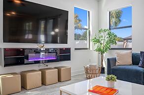 Luxury Modern Villa w/ Pool, Jacuzzi & Amenities!